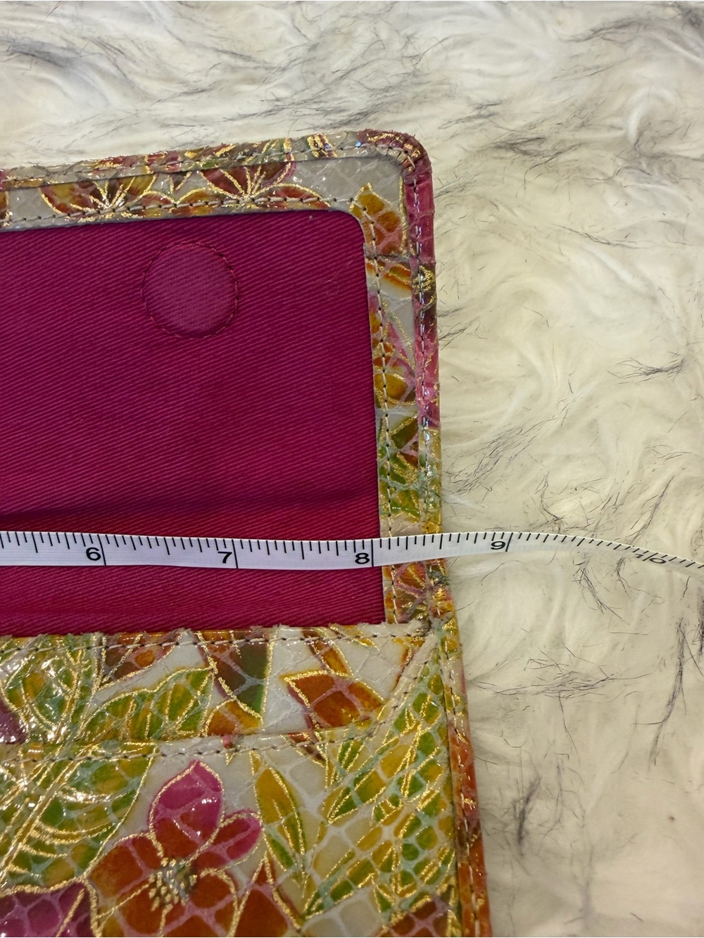 Hobo international Lauren clutch wallet featuring a vibrant floral design - Picture 4 of 5